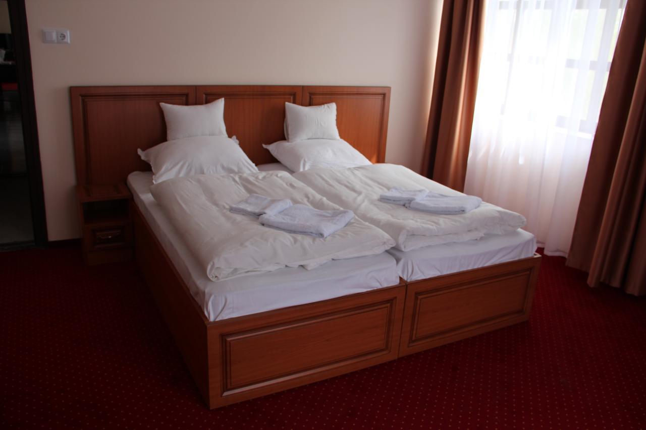 Karikas Hotel Hajduszoboszlo Exterior photo